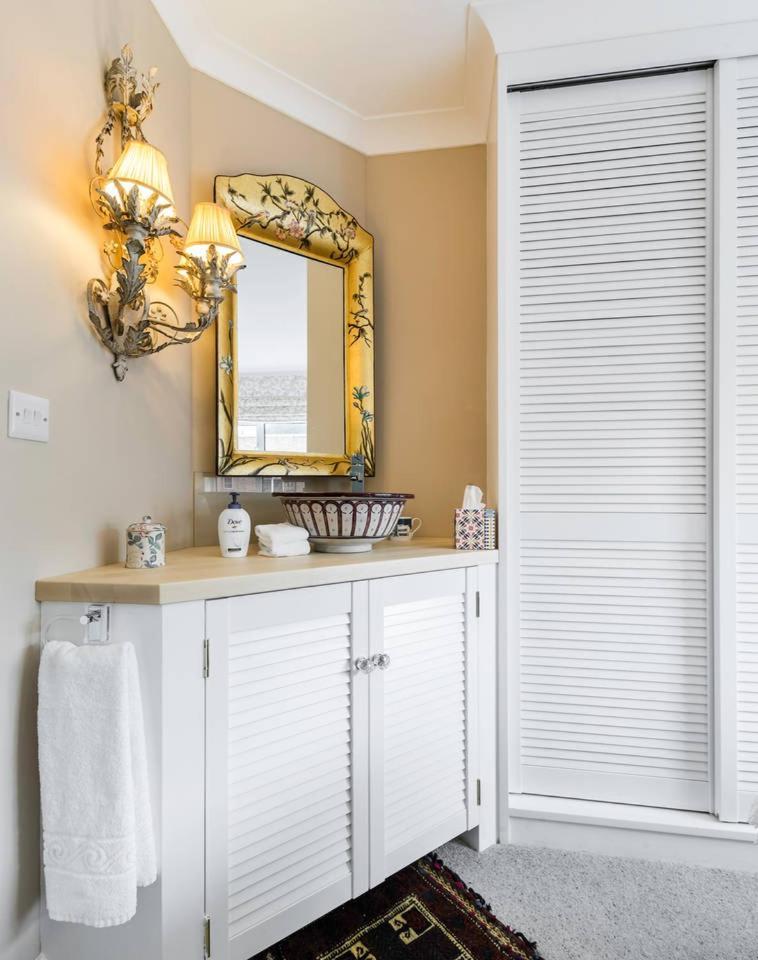 3 Bedroom Apartment On Portobello Road In Notting Hill ลอนดอน ภายนอก รูปภาพ
