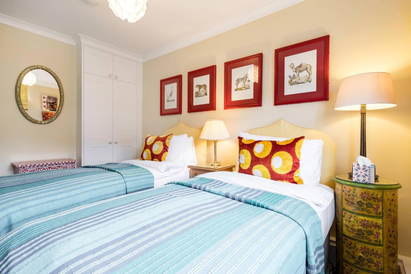 3 Bedroom Apartment On Portobello Road In Notting Hill ลอนดอน ภายนอก รูปภาพ